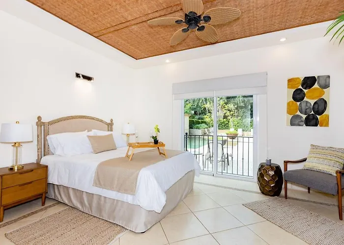 Luxury 2br 2min Walk To Playa Tamarindo